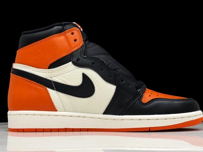 Off-Louis OW AQ0818-158 1 Jordan x Air AJ1 0824